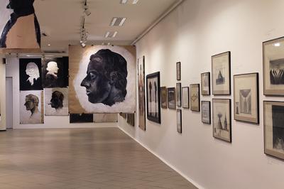 Fragment wystawy Jarosława Modzelewskiego „Stare papiery”, Galeria Bielska BWA, 8 marca – 1 kwietnia 2013 r., fot. Justyna Łabądź Fragment wystawy Jarosława Modzelewskiego „Stare papiery”, Galeria Bielska BWA, 8 marca – 1 kwietnia 2013 r., fot. Justyna Łabądź