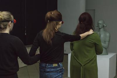 Oprowadzanie w ciemności uczniów Bielskiej Szkoły Przemysłowej Oprowadzanie w ciemności uczniów Bielskiej Szkoły Przemysłowej