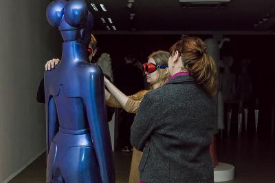 Oprowadzanie w ciemności uczniów Bielskiej Szkoły Przemysłowej Oprowadzanie w ciemności uczniów Bielskiej Szkoły Przemysłowej