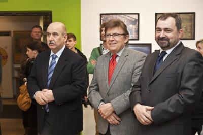 Goście wernisażu wystawy Fotografia Dzikiej Przyrody 2012, od lewej Jacek Krywult, prezydent Bielska-Białej, Zbigniew Michniowski, zastępca prezydenta Bielska-Białej, Krzysztof Frank, wiceprezes Zarządu Zakładów Tłuszczowych Bielmar, Galeria Bielska BWA, 5.04.2013, fot. K. Morcinek Goście wernisażu wystawy Fotografia Dzikiej Przyrody 2012, od lewej Jacek Krywult, prezydent Bielska-Białej, Zbigniew Michniowski, zastępca prezydenta Bielska-Białej, Krzysztof Frank, wiceprezes Zarządu Zakładów Tłuszczowych Bielmar, Galeria Bielska BWA, 5.04.2013, fot. K. Morcinek