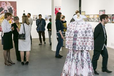 Wernisaż wystawy Poli Dwurnik POZNAJ ARTYSTKĘ Wernisaż wystawy Poli Dwurnik POZNAJ ARTYSTKĘ