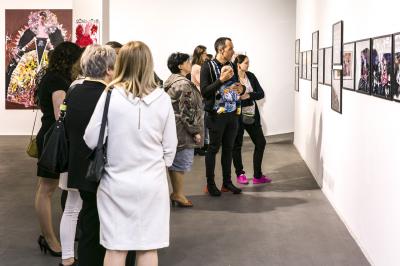 Wernisaż wystawy Poli Dwurnik POZNAJ ARTYSTKĘ Wernisaż wystawy Poli Dwurnik POZNAJ ARTYSTKĘ