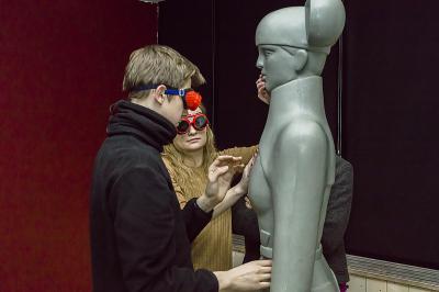 Oprowadzanie w ciemności uczniów Bielskiej Szkoły Przemysłowej Oprowadzanie w ciemności uczniów Bielskiej Szkoły Przemysłowej