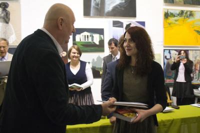 Otwarcie 12. Ogólnopolskiego Biennale Rysunku i Malarstwa Uczniów Średnich Szkół Plastycznych, II Nagrodę w dziedzinie rysunku wręcza - Justynie Korzeń prof. Józef Budka z ASP w Katowicach (Przewodniczący Jury) Otwarcie 12. Ogólnopolskiego Biennale Rysunku i Malarstwa Uczniów Średnich Szkół Plastycznych, II Nagrodę w dziedzinie rysunku wręcza - Justynie Korzeń prof. Józef Budka z ASP w Katowicach (Przewodniczący Jury)