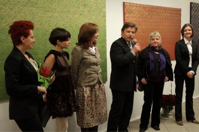 Wernisaż wystaw, od lewej Ewa Fodczuk, Małgorzata Markiewicz, dyrektor galerii Agata Smalcerz, z-ca prezydenta Bielska-Białej Zbigniew Michniowski, Małgorzata Borek, Agata Agatowska, 8 marca 2010, fot. K. Morcinek Wernisaż wystaw, od lewej Ewa Fodczuk, Małgorzata Markiewicz, dyrektor galerii Agata Smalcerz, z-ca prezydenta Bielska-Białej Zbigniew Michniowski, Małgorzata Borek, Agata Agatowska, 8 marca 2010, fot. K. Morcinek
