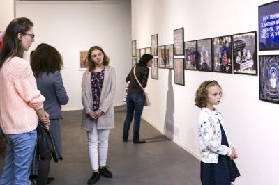 Wernisaż wystawy Poli Dwurnik POZNAJ ARTYSTKĘ Wernisaż wystawy Poli Dwurnik POZNAJ ARTYSTKĘ