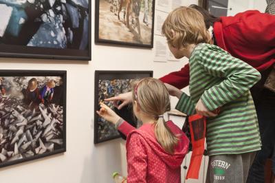 Wernisaż wystawy Fotografia Dzikiej Przyrody 2012, 5.04.2013, Galeria Bielska BWA, fot. K. Morcinek Wernisaż wystawy Fotografia Dzikiej Przyrody 2012, 5.04.2013, Galeria Bielska BWA, fot. K. Morcinek