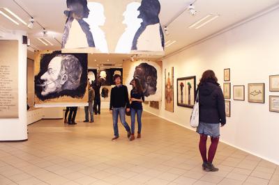 Wernisaż wystawy Jarosława Modzelewskiego „Stare papiery”, Galeria Bielska BWA, 7 marca 2013 r., fot. Justyna Łabądź Wernisaż wystawy Jarosława Modzelewskiego „Stare papiery”, Galeria Bielska BWA, 7 marca 2013 r., fot. Justyna Łabądź