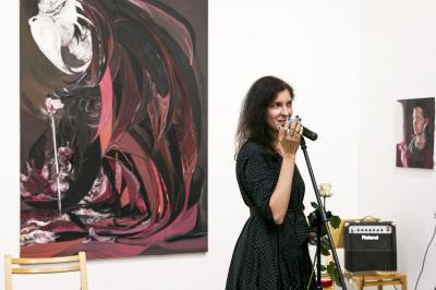 Wernisaż wystawy Poli Dwurnik POZNAJ ARTYSTKĘ Wernisaż wystawy Poli Dwurnik POZNAJ ARTYSTKĘ