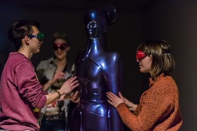 Oprowadzanie w ciemności uczniów Bielskiej Szkoły Przemysłowej Oprowadzanie w ciemności uczniów Bielskiej Szkoły Przemysłowej