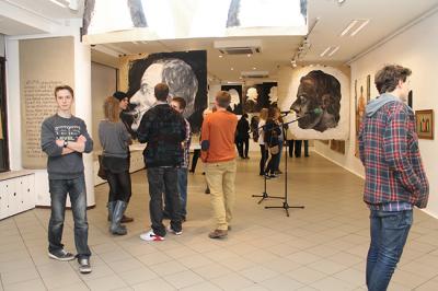 Wernisaż wystawy Jarosława Modzelewskiego „Stare papiery”, Galeria Bielska BWA, 7 marca 2013 r., fot. Justyna Łabądź Wernisaż wystawy Jarosława Modzelewskiego „Stare papiery”, Galeria Bielska BWA, 7 marca 2013 r., fot. Justyna Łabądź