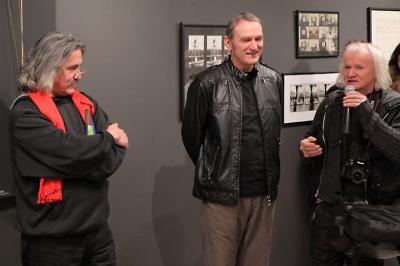 30 lat Łodzi Kaliskiej, wernisaż, od lewej Adam Rzepecki, Andrzej Świetlik, Andrzej Wielogórski, fot. K. Morcinek 30 lat Łodzi Kaliskiej, wernisaż, od lewej Adam Rzepecki, Andrzej Świetlik, Andrzej Wielogórski, fot. K. Morcinek